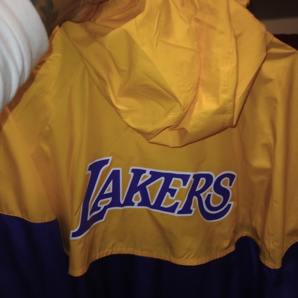 Nike full zip Windrunner sz XXL Lakers - Picture 5 of 7